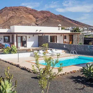 villa-caracola-playa-blanca.in-canary-islands.com/